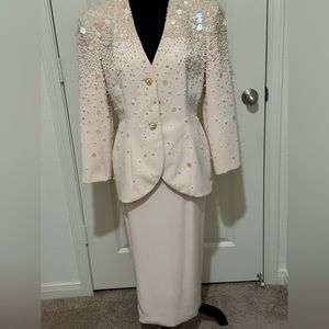 Lime Nite Women’s beaded peach colored fully lined jacket w/lined pencil skirt